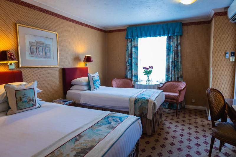 Standard Triple Room image 4