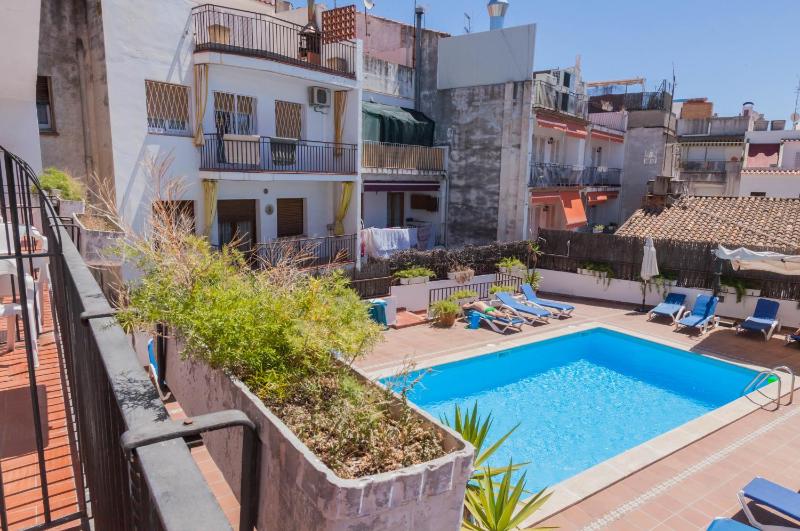 Double or Twin Room with Pool View image 2