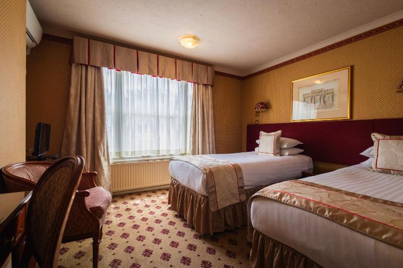 Double or Twin Room image 4