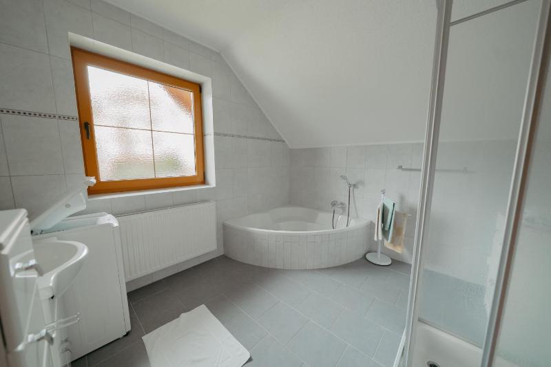 Two-Bedroom Apartment with Lake View image 4