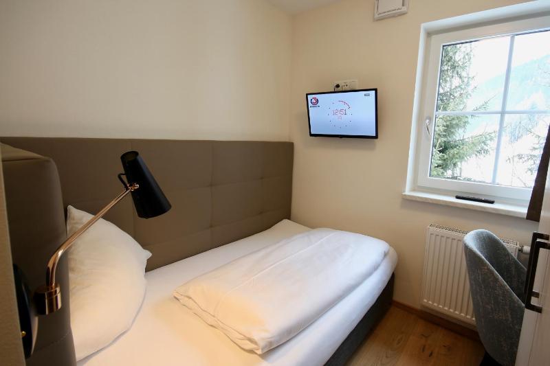 Single Room image 3
