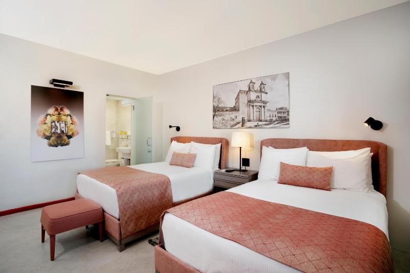 Double Room with View of the City image 4