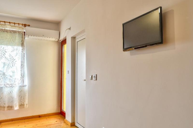 Triple Room with Terrace image 2