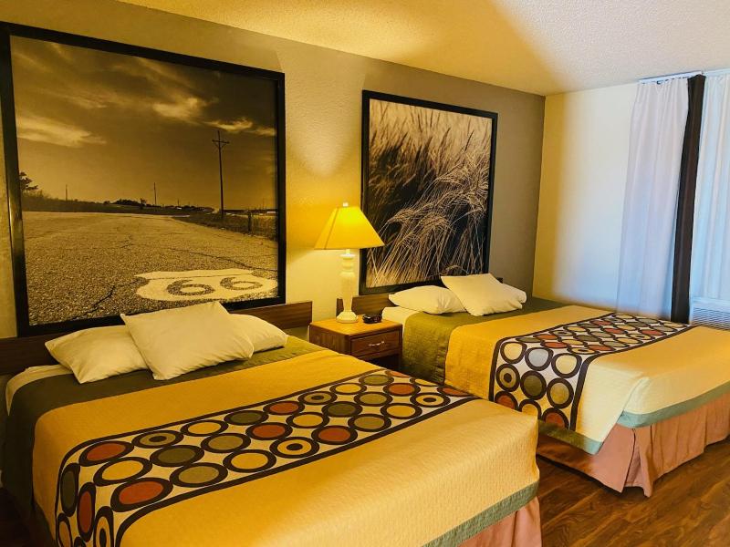 Queen Room with Two Queen Beds and Bath Tub - Mobility Accessible/Non-Smoking image 3