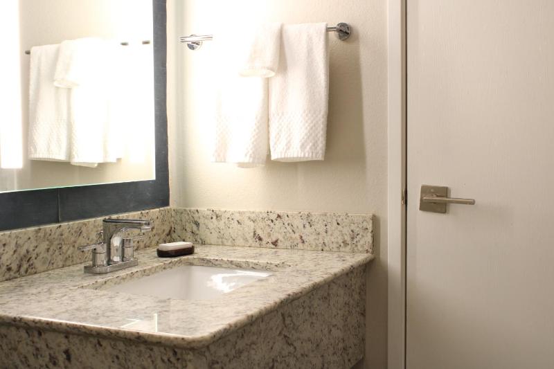 Embassy Suites by Hilton Tucson East - image 12