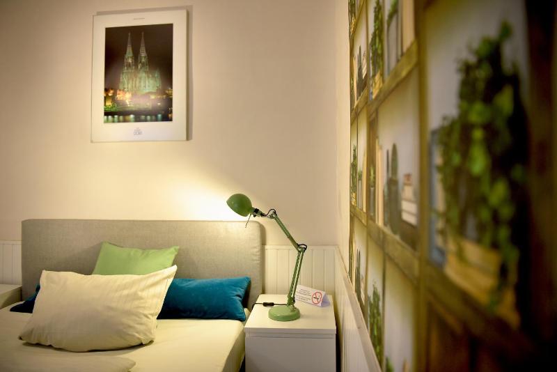 Single Room image 3
