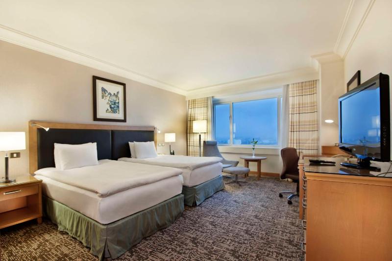 Twin Executive River View Room image 4