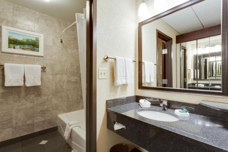 Deluxe Queen Room with Two Queen Beds image 2