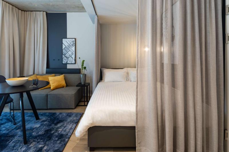 Studio with Sofa Bed image 3