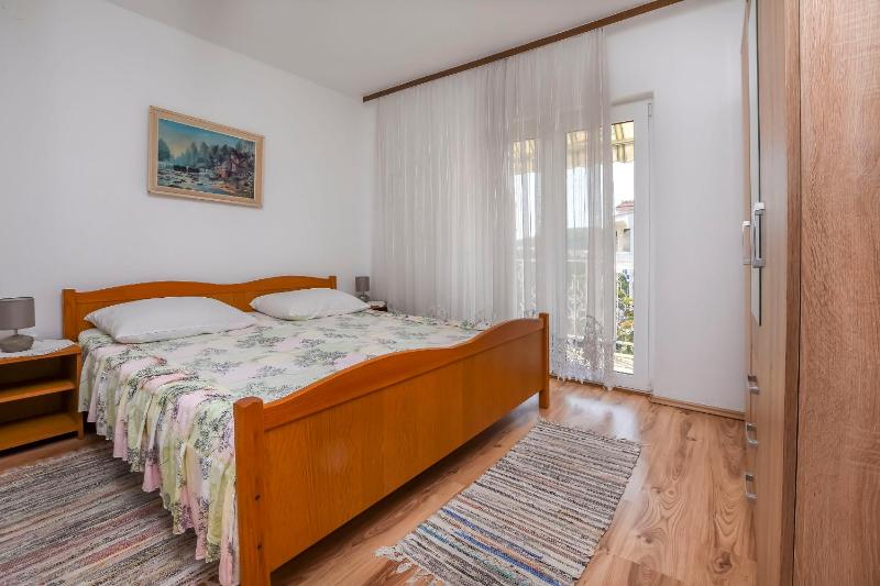 Apartments Karleusa - image 2