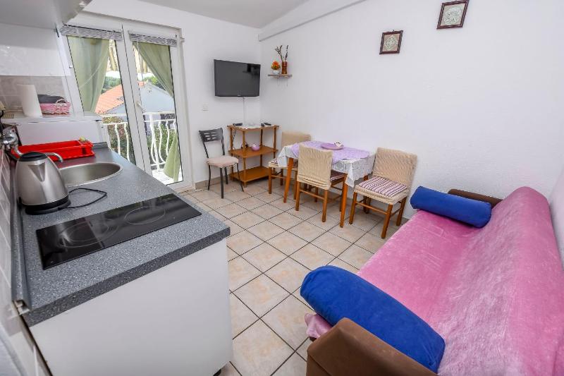 Apartments Karleusa - image 8