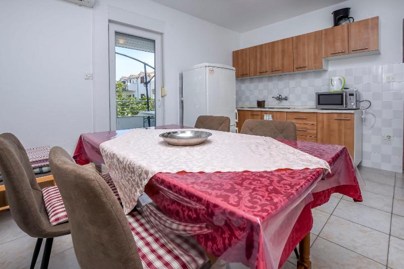 Apartments Karleusa - image 19
