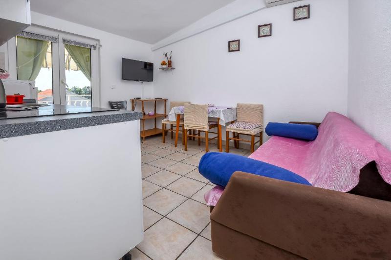 Apartments Karleusa - image 10