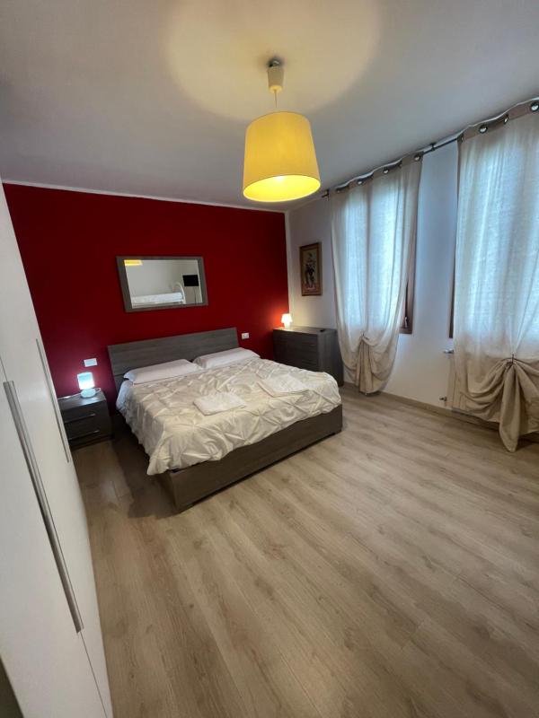 Quadruple Room with private bathroom and canal view image 1