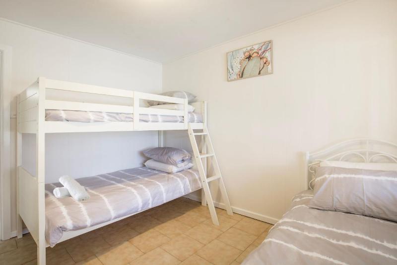 Crystal Bay - Pet Friendly - 3 Mins Walk to Beach - image 15