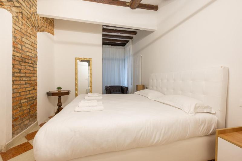 Rialto Suite 707 - image 3