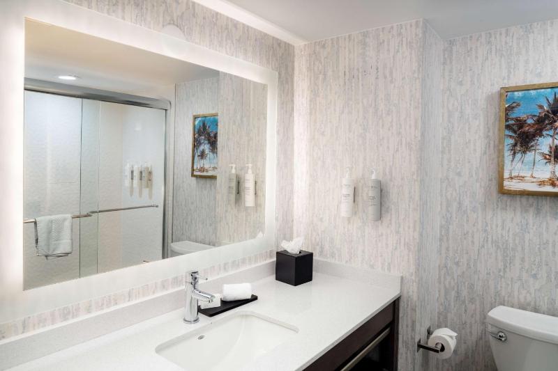 King Suite - Non-Smoking image 2