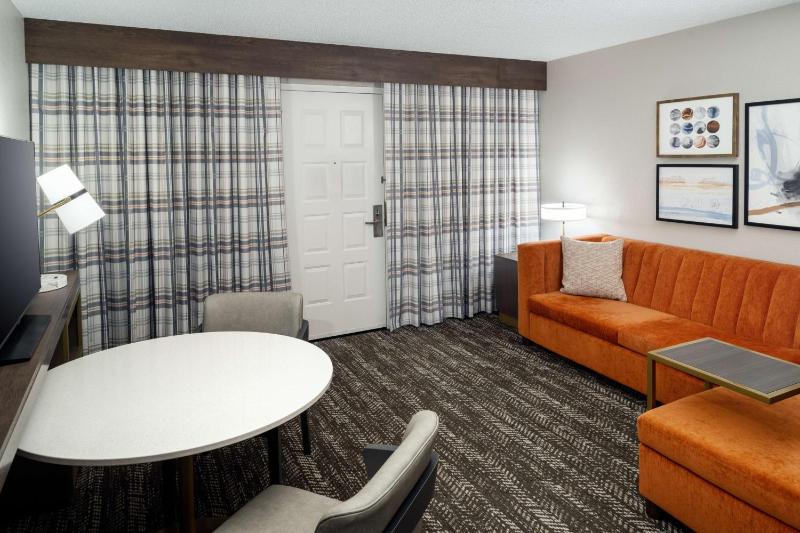 One-Bedroom King Suite - Non-Smoking image 4