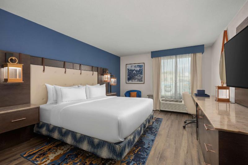 King Room image 3