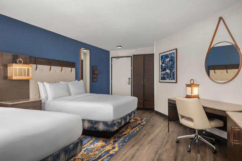 Queen Room with Two Queen Beds image 2