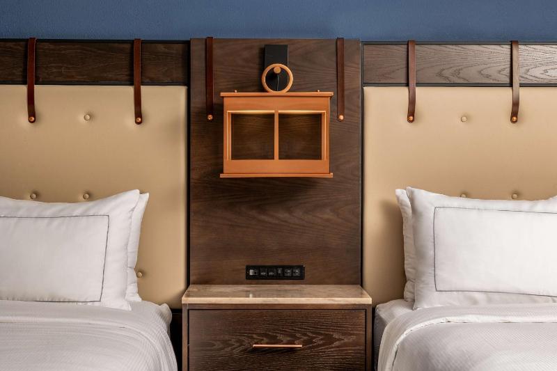 Queen Room with Two Queen Beds image 4