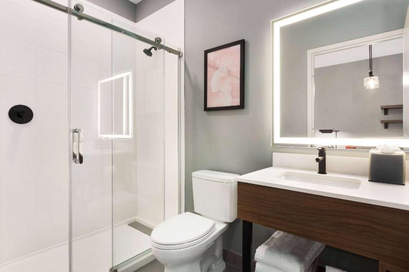 One-Bedroom King Suite, Non-Smoking image 2