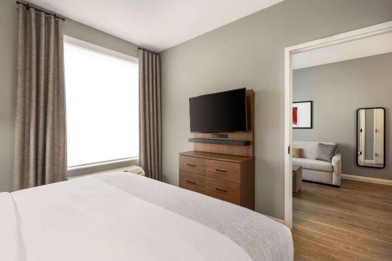 One-Bedroom King Suite, Non-Smoking image 1