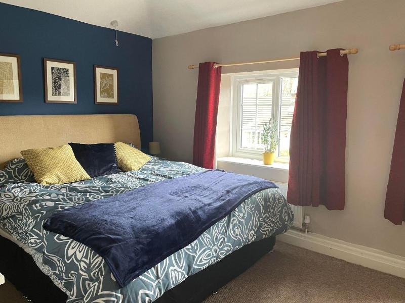 Seven-Bedroom House image 3