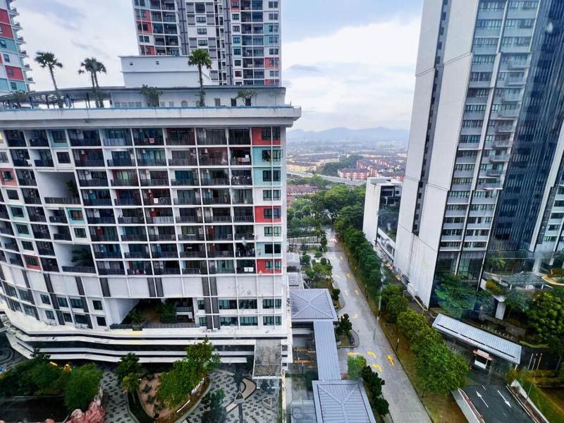 2BTH & 2BR I-City with FreeParking Near SOGO&Mall - image 1