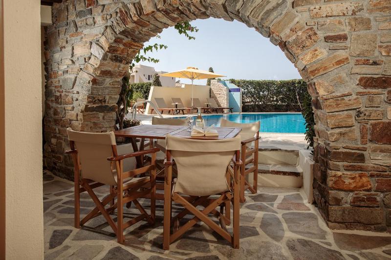 Two-Bedroom Apartment with Pool View image 1