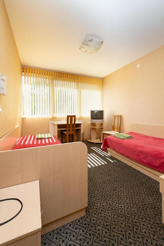 Twin Room image 3