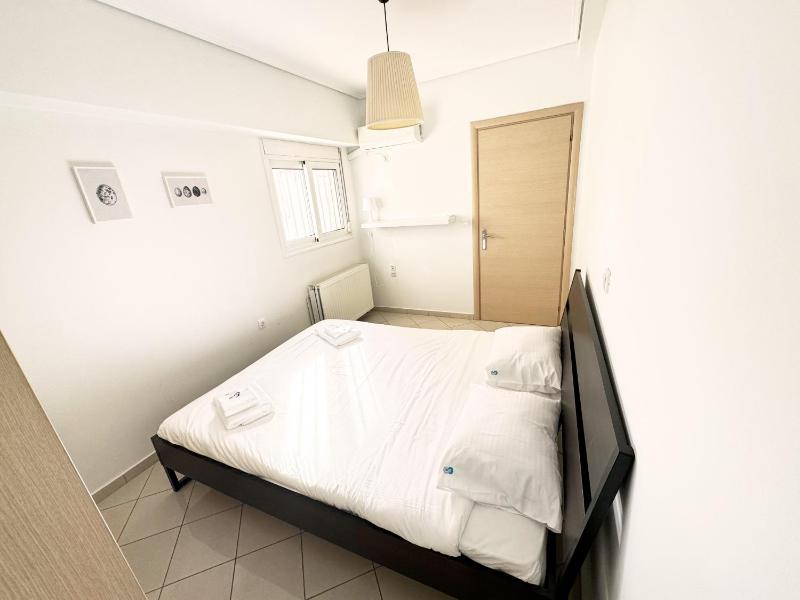 One-Bedroom Apartment image 4