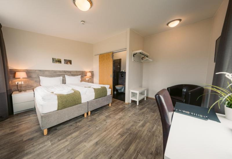 Superior Twin Room image 3