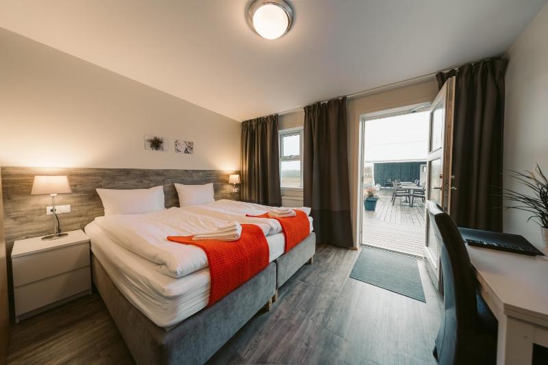 Standard Twin Room image 1