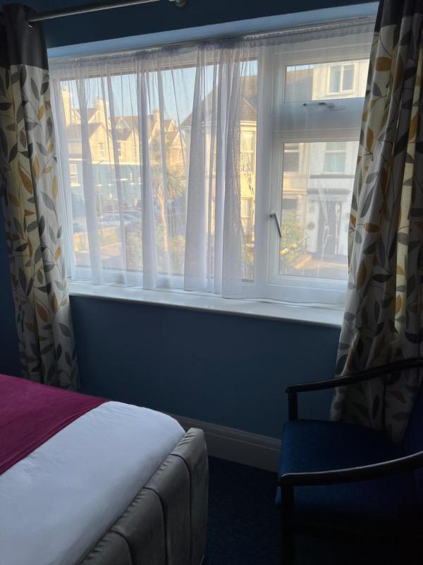 Double Room image 4