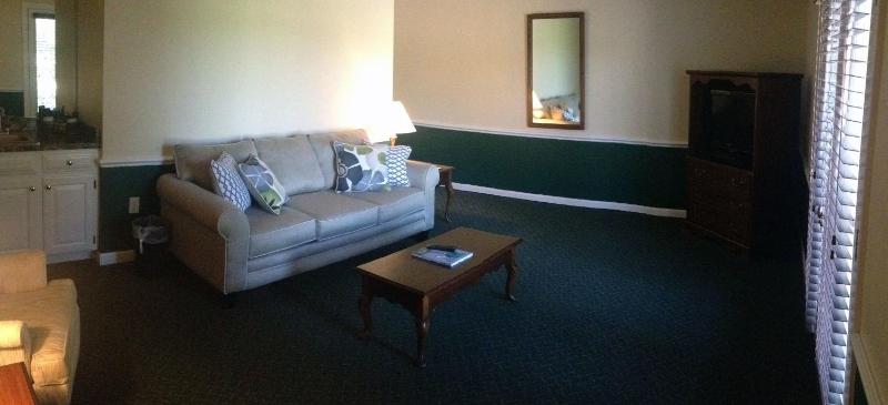 King Suite - Non-Smoking image 2