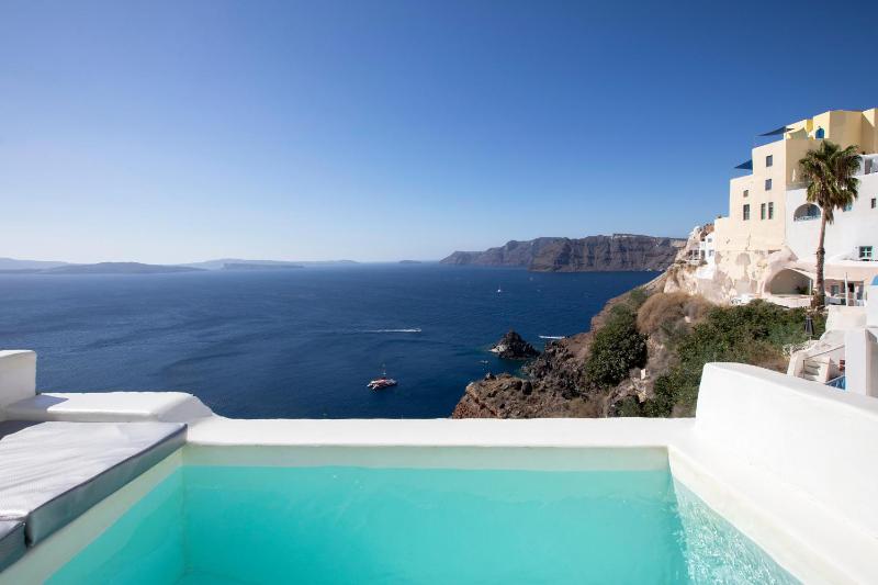 Grand Suite with Plunge Pool and Caldera View image 1