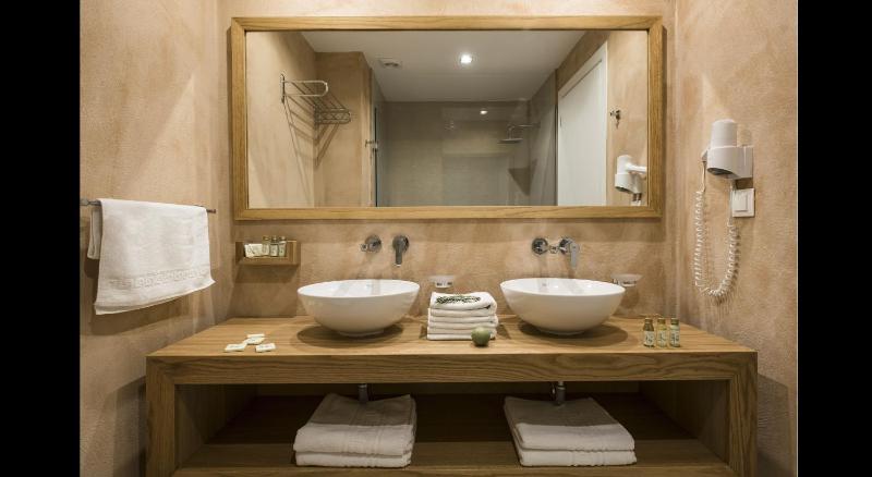 Petra Beach Hotel - image 34