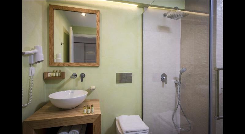 Petra Beach Hotel - image 7
