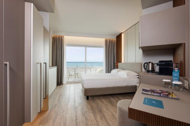 Family Room with Sea View (2 Adults + 2 Children) image 1