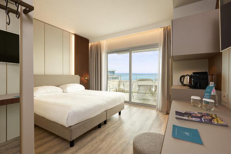 Double or Twin Room with Sea View image 1
