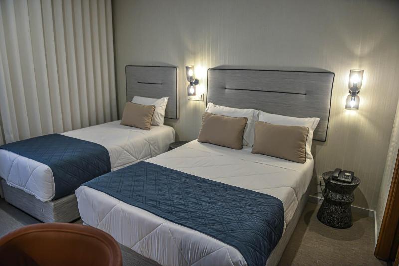 Hotel America - image 23