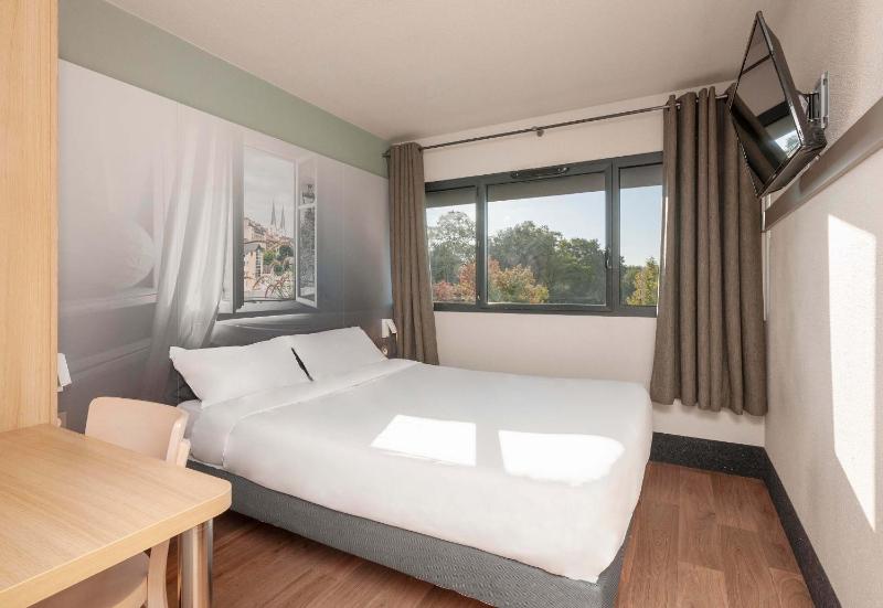 Double Room (1 - 2 Adults) image 4