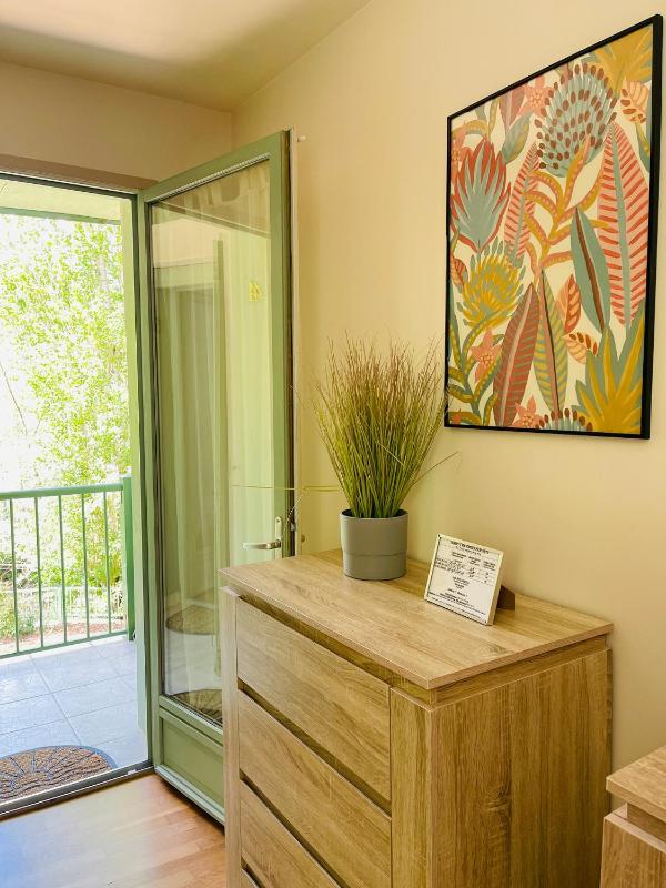 Family Room image 2