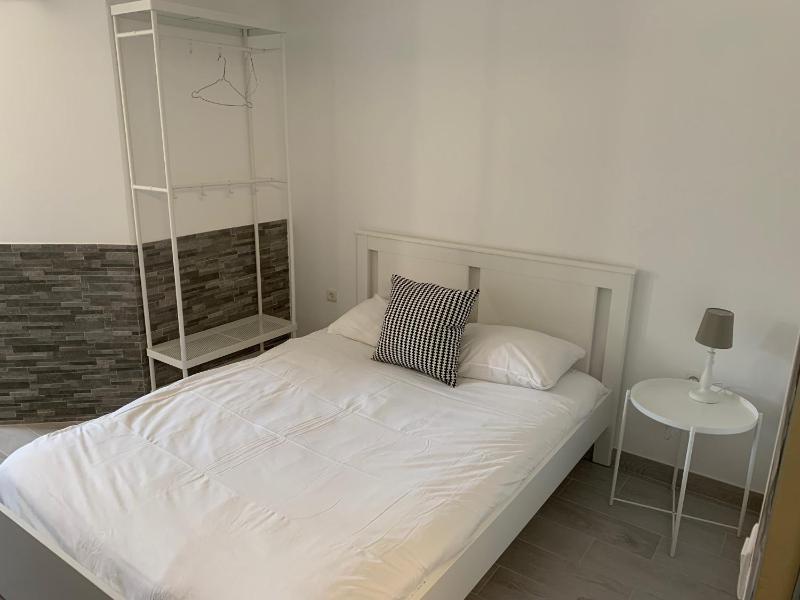 Triple Room with 1 Double Bed and 1 Single Bed image 3