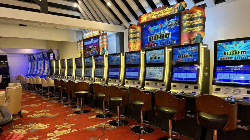Coconut Palms Resort & Diamond Casino - image 8