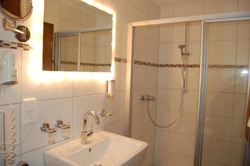 Standard Double Room image 3