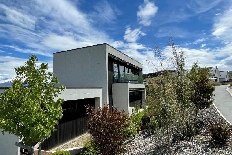 Luxurious Lake and Alpine Views - image 28