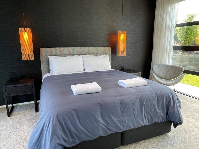 Luxurious Lake and Alpine Views - image 33