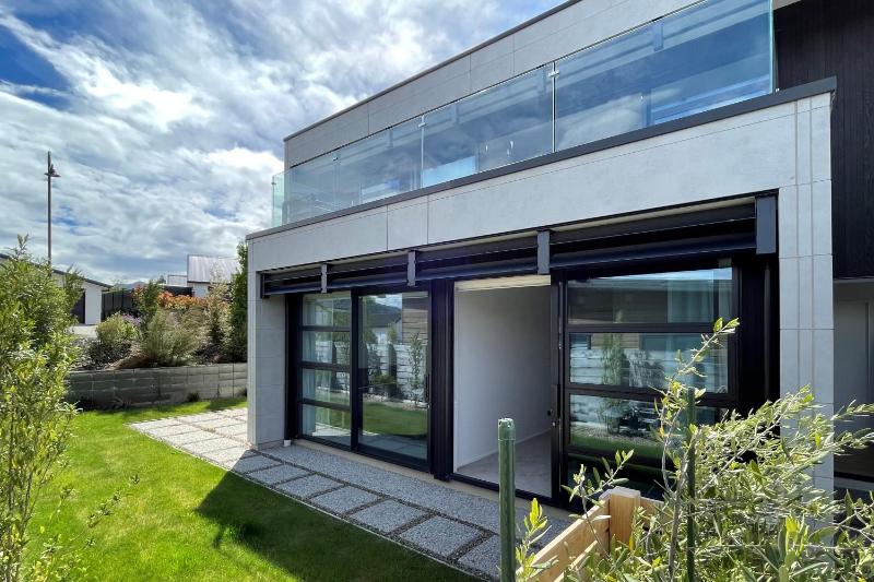 Luxurious Lake and Alpine Views - image 11